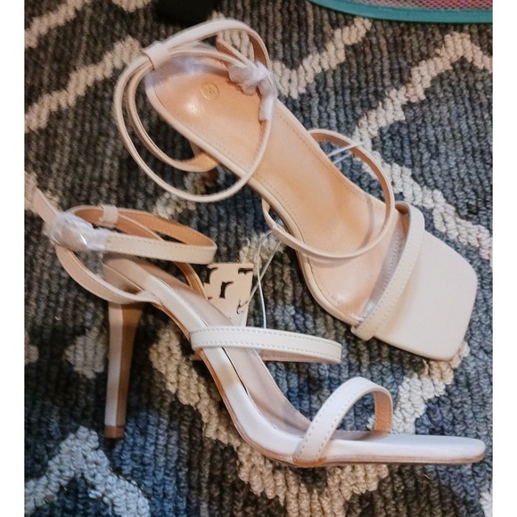 NEW Women's Nude Matte Strappy Wrap Around Stiletto Square Toe Heels, Size 8 - Picture 1 of 6